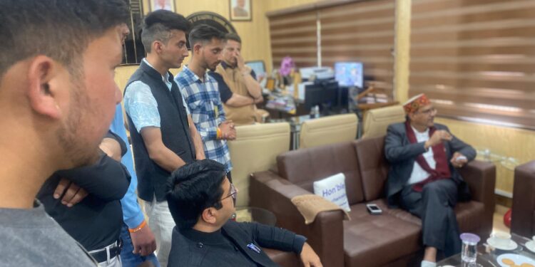 अखिल भारतीय विद्यार्थी परिषद द्वारा केंद्रीय विश्वविद्यालय के कुछ मांगों को लेकर कुलपति का घेराव किया