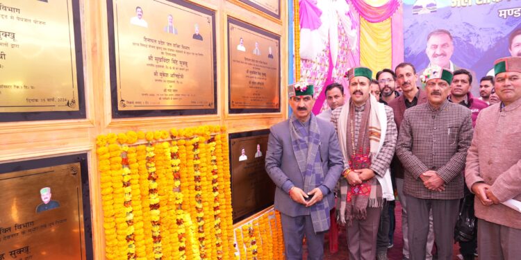 धन-बल से लोकतंत्र को कमज़ोर करने वालो को लोकसभा चुनाव में करारा जवाब देगी जनता: मुख्यमंत्री