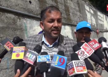 सेब हुई घाटे की खेती, केंद्र व प्रदेश सरकार के खिलाफ़ मोर्चा खोलने की तैयारी में सेब उत्पादक