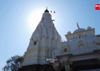 पहले नवरात्रि में ब्रजेश्वरी देवी मंदिर में उमड़ा भक्तों का सैलाब