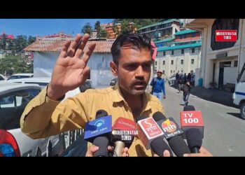 शिमला के पुराने बस स्टैंड में बसों की भिड़ंत में महिला और पुरुष घायल, ड्राइवर फरार।