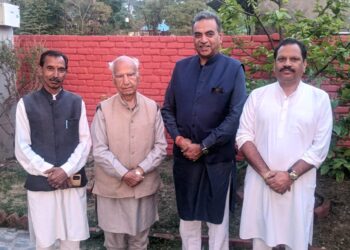 शांता से मिले टंडन, जीत की ओर अग्रसर भाजपा