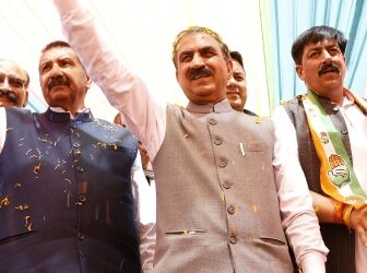 कांग्रेस के छह बागियों पर बरसे मुख्यमंत्री