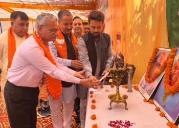 कांग्रेसी नेता अपने लगाए आरोपों के सबूत दें: अनुराग ठाकुर