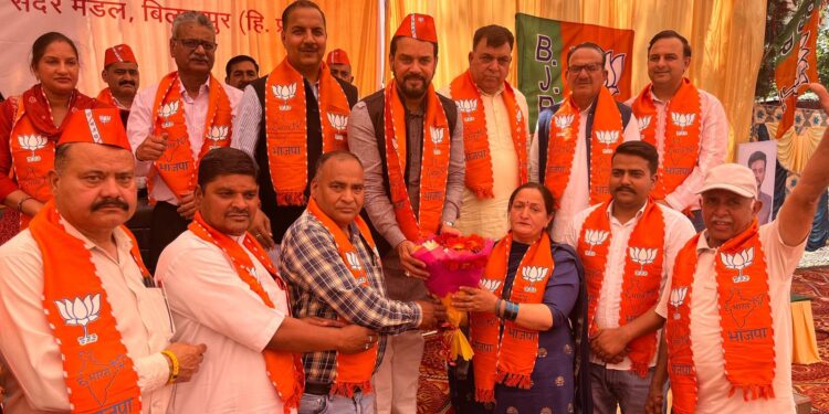 कांग्रेसी नेता अपने लगाए आरोपों के सबूत दें: अनुराग ठाकुर