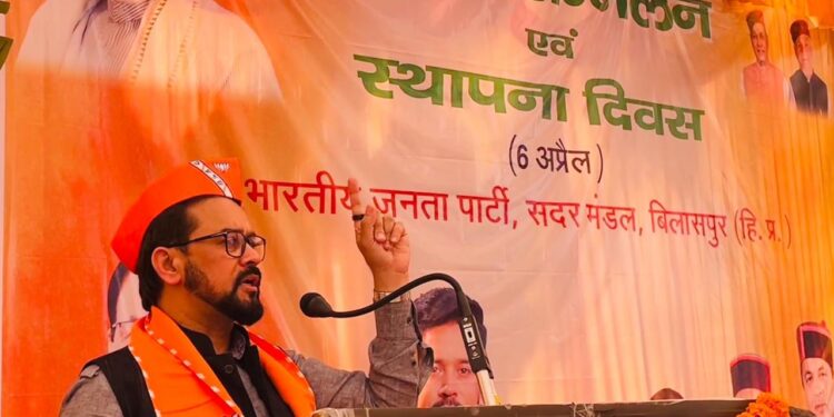 कांग्रेसी नेता अपने लगाए आरोपों के सबूत दें: अनुराग ठाकुर
