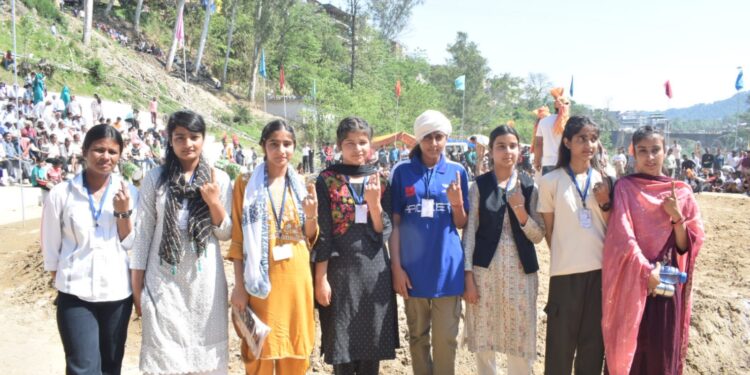 छूट गए मतदाताओं  के पंजीकरण के लिए जिला में सघन अभियान : जिला निर्वाचन अधिकारी