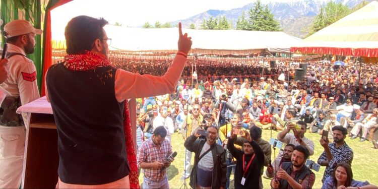 हिमाचल में कांग्रेस से नहीं सम्हल रहा अपना कुनबा: अनुराग ठाकुर