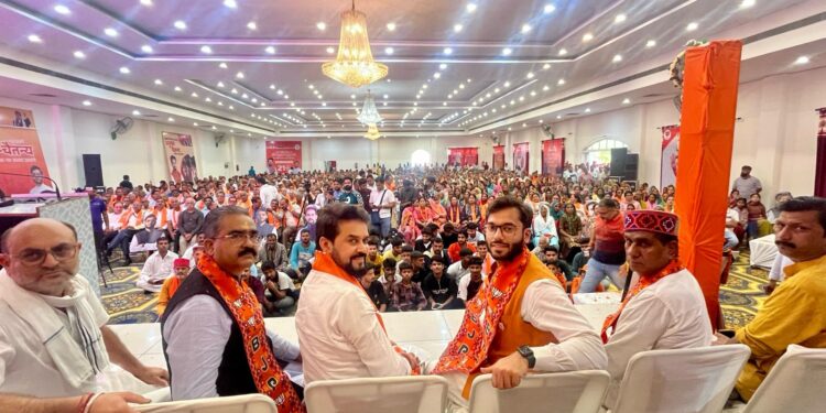 चुनावी लाभ के लिए किसी भी हद तक गिर सकती है कांग्रेस: अनुराग ठाकुर