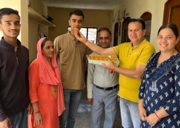 कांगड़ा: शाहपुर के रजत कुमार ने भारत भर में सीडीएस में पहला स्थान हासिल किया