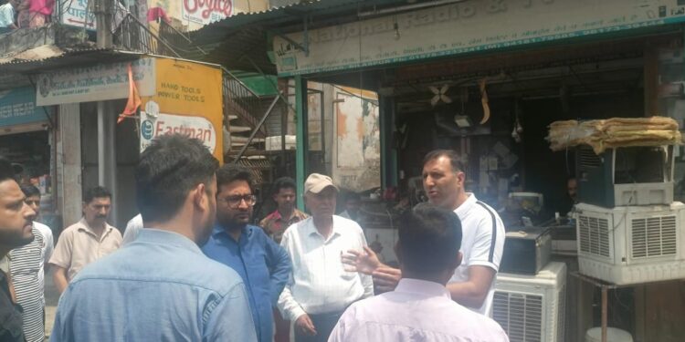 बिलासपुर: उपायुक्त बिलासपुर में बस स्टैंड परिसर का किया औचक निरीक्षण