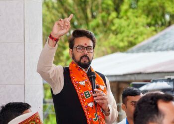 आरक्षण, संविधान और जाति के नाम पर लोगों को बाँट रही कांग्रेस: अनुराग ठाकुर