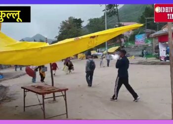 कुल्लू में तेज तूफान ने उड़ाई दुकानों की छत्तें