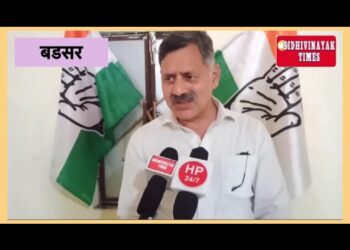 कांग्रेस प्रत्याशी सुभाष चंद्र डटवलिया ने अपने समर्थकों के साथ डोर टू डोर जाकर लोगों से समर्थन मांगा।