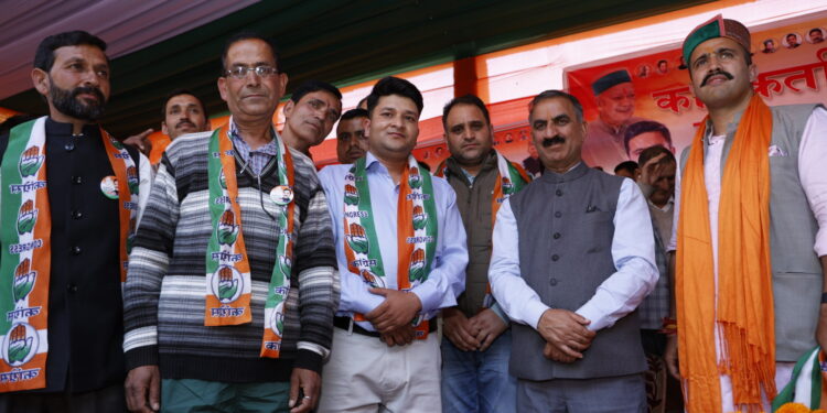 करसोग में भाजपा को बड़ा झटका, टिकट के दावेदार रहे युवराज कांग्रेस में शामिल