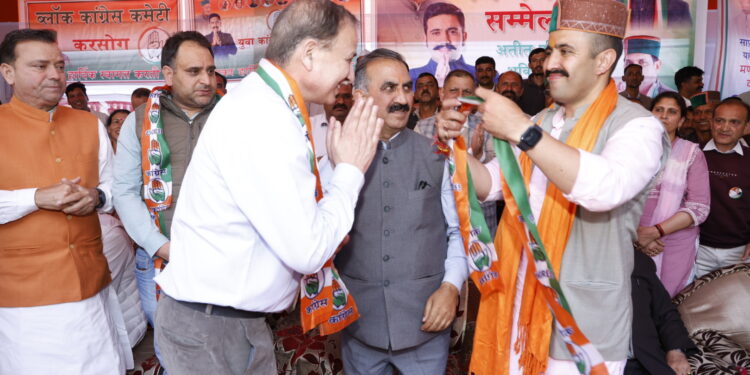 करसोग में भाजपा को बड़ा झटका, टिकट के दावेदार रहे युवराज कांग्रेस में शामिल