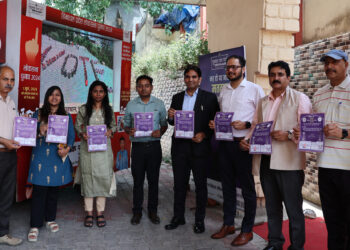 धर्मशाला में मंडलायुक्त ने रवाना किया लोकतंत्र उत्सव वाहन