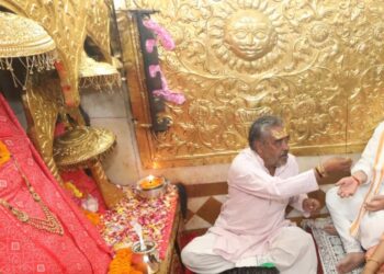 चुनाव प्रचार थमते ही श्री नैना देवी के दरबार पहुंचे जेपी नड्डा