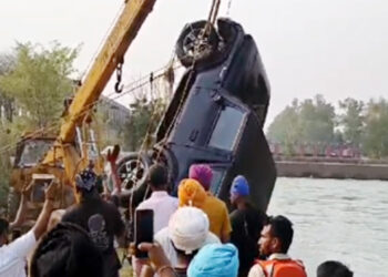 गोताखोरों ने बरामद की भाखड़ा नहर में डूबी गाड़ी