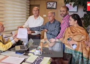 मुख्यमंत्री के खिलाफ चुनाव आयोग पहुंची भाजपा, 55 लाख रुपए पकड़ने का दावा निराधार