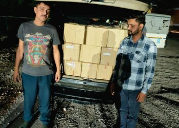 चुनावों के बीच शराब का धंधा जोरों से चल रहा है