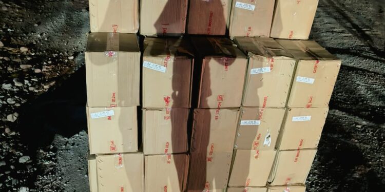 चुनावों के बीच शराब का धंधा जोरों से चल रहा है