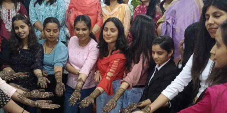 हिमाचल प्रदेश विश्वविद्यालय क्षेत्रीय केंद्र मोहली,धर्मशाला में सांस्कृतिक प्रतियोगिताओं का आयोजन किया गया