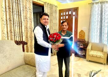 धर्मशाला से भाजपा प्रत्याशी ने सांसद किशन कपूर से लिया आशीर्वाद