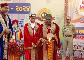 राष्ट्रपति द्रौपदी मुर्मू  धर्मशाला में हिमाचल प्रदेश केंद्रीय विश्वविद्यालय के 7वें दीक्षांत समारोह में भाग लिया