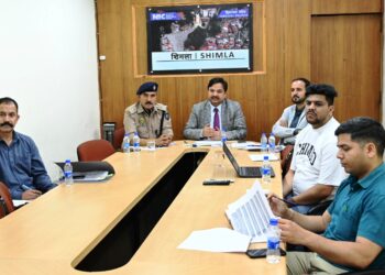 चुनावी तैयारियों से निर्वाचन आयोग को कराया अवगत