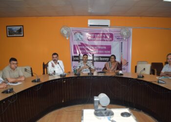 रतन चंद निर्झर ने 15 पोलिंग स्टेशनों में मतदाताओं को किया जागरूक