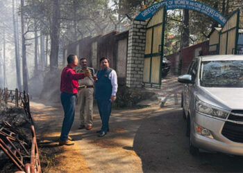 टूटीकंडी बालिका आश्रम के समीप जंगल में लगी आग का DC-SP ने मौके पर जाकर लिया जायजा