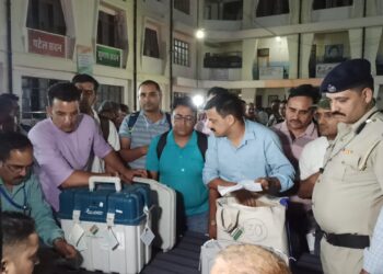 ईवीएम-वीवीपैट स्ट्रांग रूम्स में बंद, 3 स्थानों पर होगी मतगणना