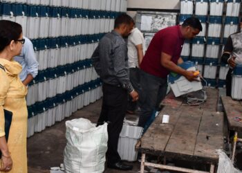 उपचुनाव की तैयारी : ईवीएम और वीवीपैट से निकाले गए एड्रेस टैग