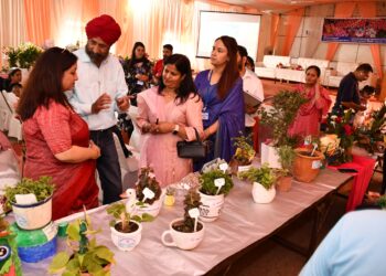 झाझा गांव के गगन दीप ने जीता फ्लावर ऑफ द शो का पुरस्कार