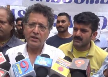 कारोबारियों ने प्रशासन के खिलाफ खोला मोर्चा, रोष रैली निकालकर जताया विरोध