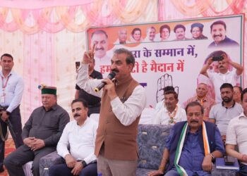 होशियार सिंह के सिर चढ़कर बोल रहा पैसे का गुरूर : मुख्यमंत्री