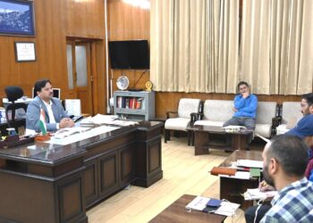 जुलाई माह के अंत तक सभी पंजीकृत श्रमिकों को राशन कार्ड होंगे उपलब्ध : डीसी