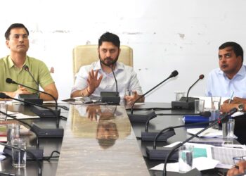 राष्ट्रीय उच्च मार्ग-70 अवाहदेवी-सरकाघाट-धर्मपुर-कोटली-मंडी सड़क निर्माण में लाएं तेजी : DC