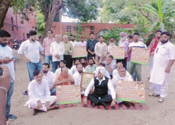 शहीद सुखदेव थापर की जन्म स्थली को चौड़ा बाजार से रास्ता देने को लेकर उनके क़रीबियों ने किया अनसन