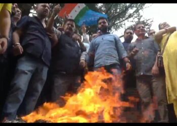 राहुल गांधी पर अनुराग ठाकुर की जातिगत टिपण्णी पर भड़की कांग्रेस ,शिमला में किया विरोध प्रदर्शन