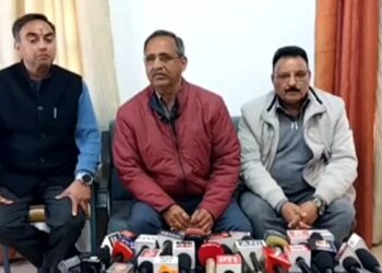 रणधीर शर्मा ने मंत्री जगत सिंह नेगी पर साधा निशाना, आरएसएस पर टिप्पणी को बताया गलत