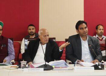 योजनाओं का लाभ जन-जन तक पहुंचाने में जन शिकायत निवारण समिति की भूमिका अहम: प्रो. चंद्र कुमार