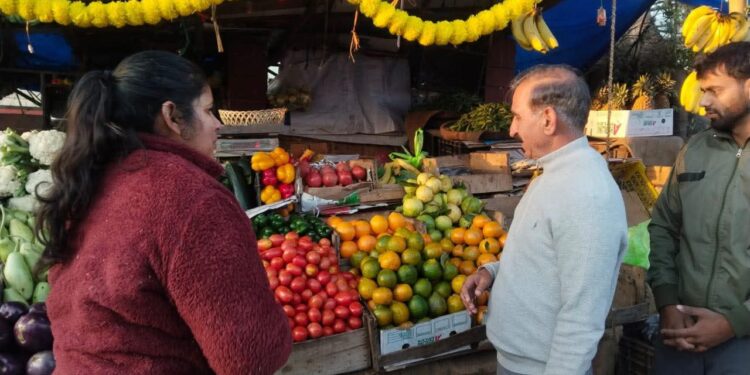 सुबह की सैर के दौरान मुख्यमंत्री सुक्खू का लोगों से सीधा संवाद
