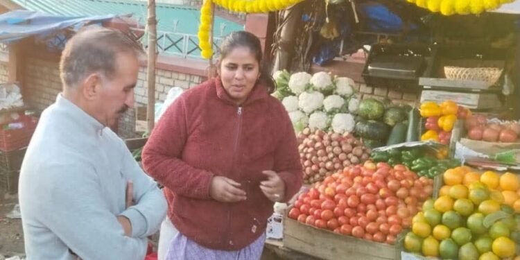 सुबह की सैर के दौरान मुख्यमंत्री सुक्खू का लोगों से सीधा संवाद