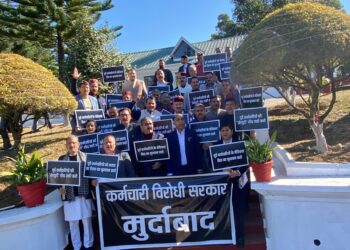 Heated Protests by Congress and BJP Mark Third Day of Himachal Assembly Winter Session