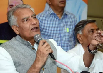 Sunil Jakhar demands a public apology from the Aam Aadmi Party for his remarks on the Prime Minister.