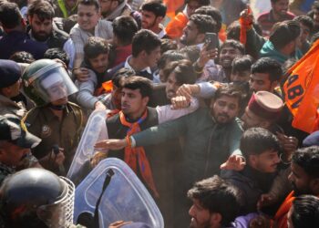 विधानसभा में बढ़ा राजनीतिक टकराव — ABVP लाठीचार्ज पर विपक्ष का तीखा हमला