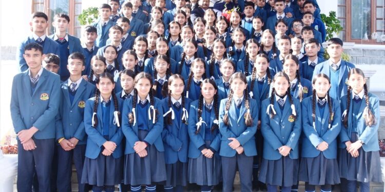 छात्रों ने विधान सभा का दौरा किया, अध्यक्ष से जानकारियाँ हासिल कर समझी लोकतांत्रिक प्रक्रिया