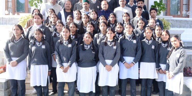 छात्रों ने विधान सभा का दौरा किया, अध्यक्ष से जानकारियाँ हासिल कर समझी लोकतांत्रिक प्रक्रिया